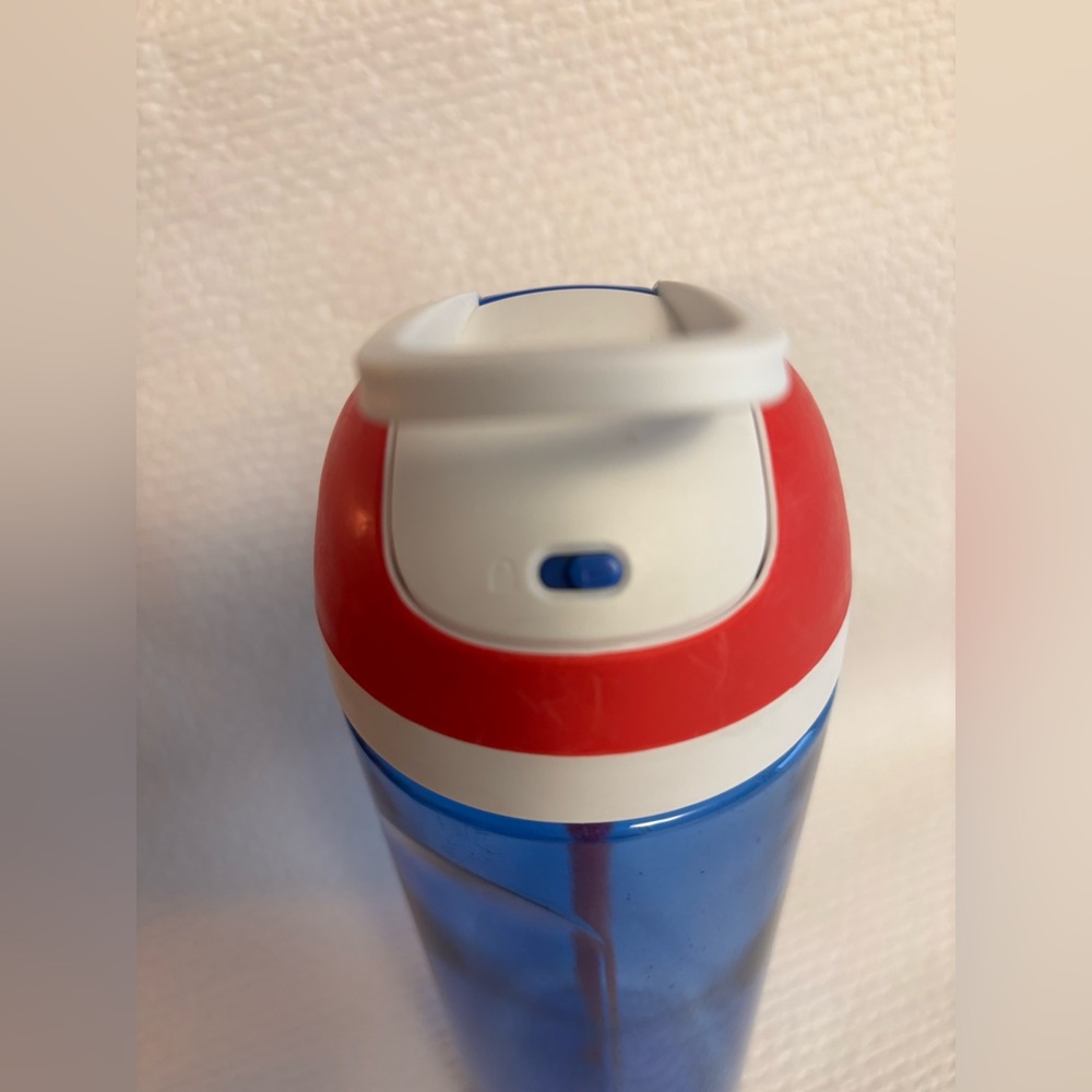 Owala Blue and Red Water Bottle free sip - Picture 6 of 7